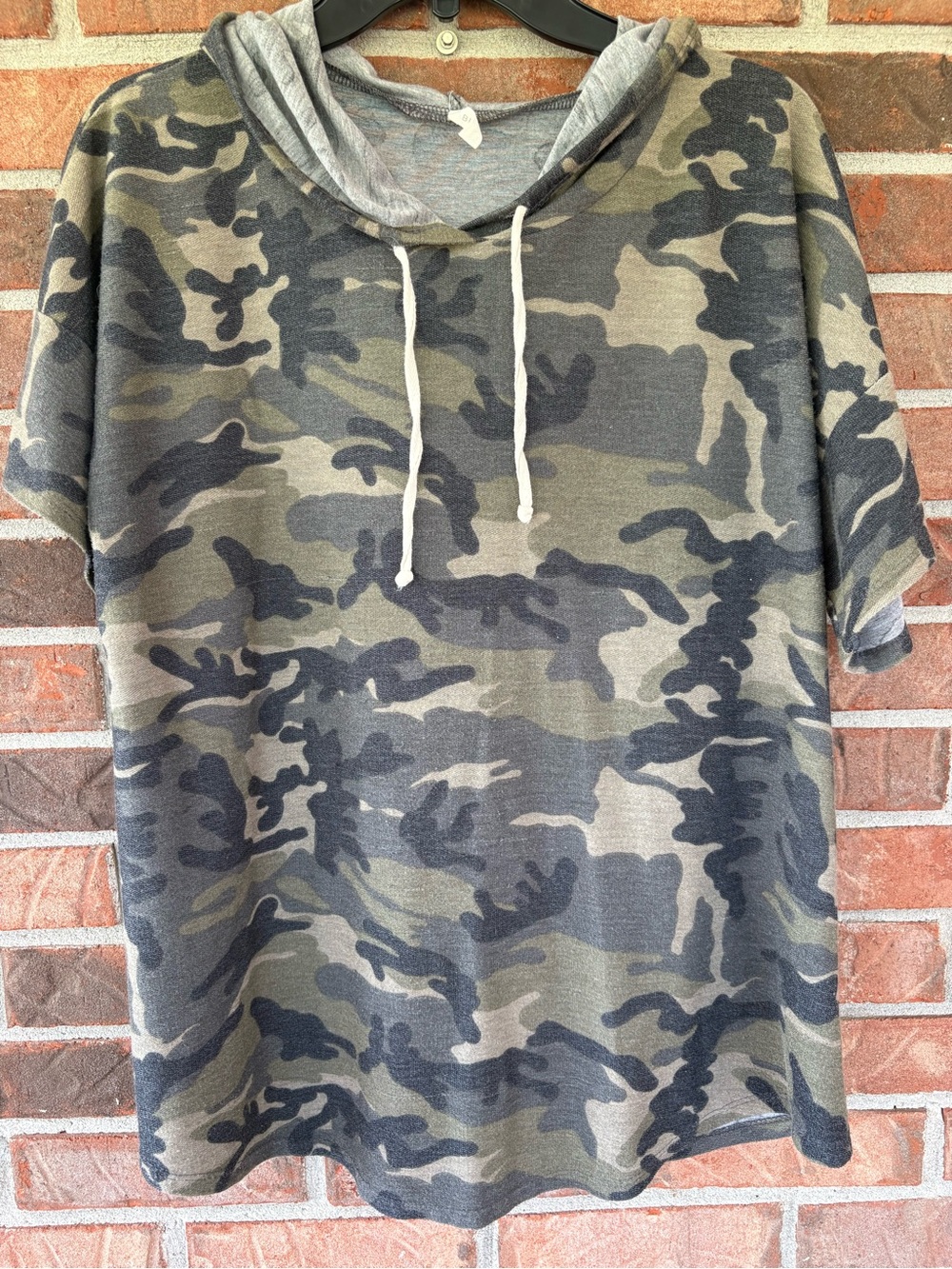 Women’s Camouflage Short-Sleeve Hoodie - Green Camo